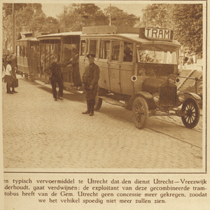 872144 Afbeelding van de tram-autobus Utrecht-Vreeswijk, die zal worden opgeheven, omdat de exploitant geen concessie ...